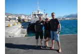 Za chwilę wypływamy z Ierapetra na wyspę Chrissi . Udało mi się załapać na zdjęcie !!! (Adam, Paweł, Michał) !